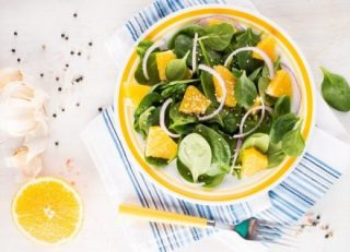 BLUEBERRY DRESSING AND SPINACH SALAD